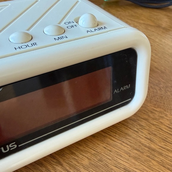 VINTAGE SPARTUS LED ALARM CLOCK - Picture 5 of 6